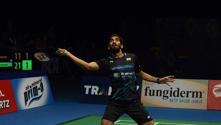 Srikanth Kidambi ditumbangkan pebulutangkis nonunggulan, Brice Leverdez, di babak 32 besar Indonesia Open 2022, Rabu (15/6/22). Foto: Herry Ibrahim/INDOSPORT.
