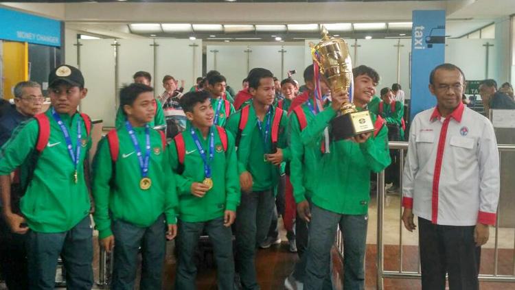 Gatot S Dewabroto menyambut kepulangan Timnas U-16 juara Tien Phong Plastic Cup 2017. Copyright: Info Kemenpora