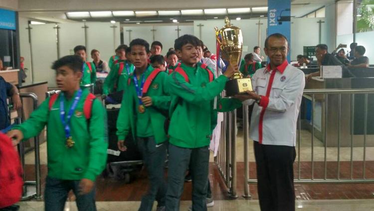 Gatot S Dewabroto menyambut kepulangan Timnas U-16 juara Tien Phong Plastic Cup 2017. Copyright: Info Kemenpora