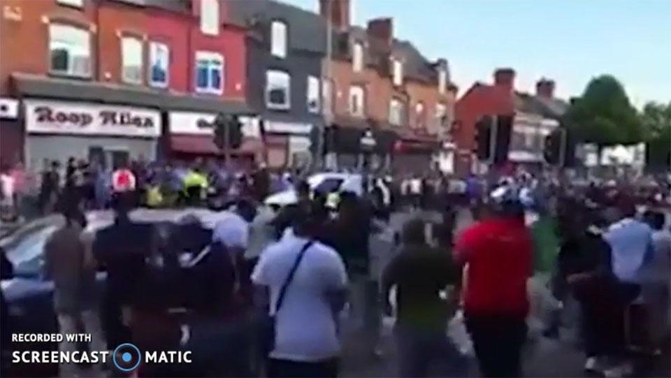 Kerusuhan%20pendukung%20Timnas%20Kriket%20Pakistan%20dan%20Timnas%20Kriket%20India.