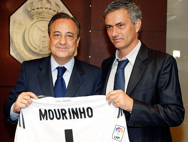 Jose Mourinho (kanan) saat pertama didatangkan Real Madrid pada tahun 2010 dan Florentino Perez, presiden Real Madrid. Copyright: Globoesporte