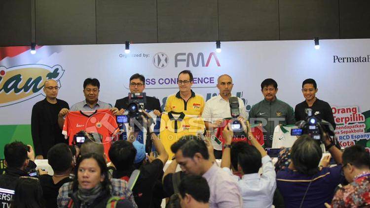 Konferensi Pers Persija Jakarta vs Espanyol. Copyright: Zainal/INDOSPORT