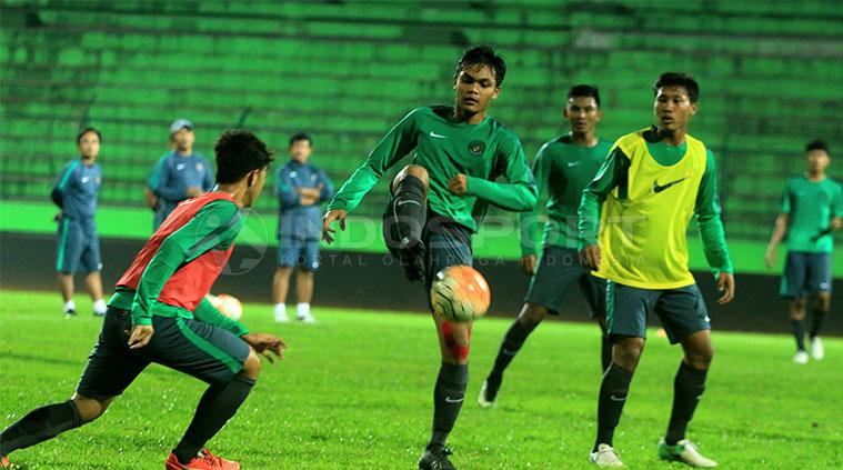 Rachmat Irianto saat berlatih bersama Timnas U-19. Copyright: Indosport/Ian Setiawan