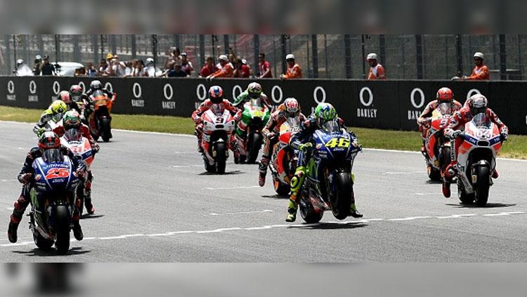 Pembalap MotoGP dalam posisi start. - INDOSPORT