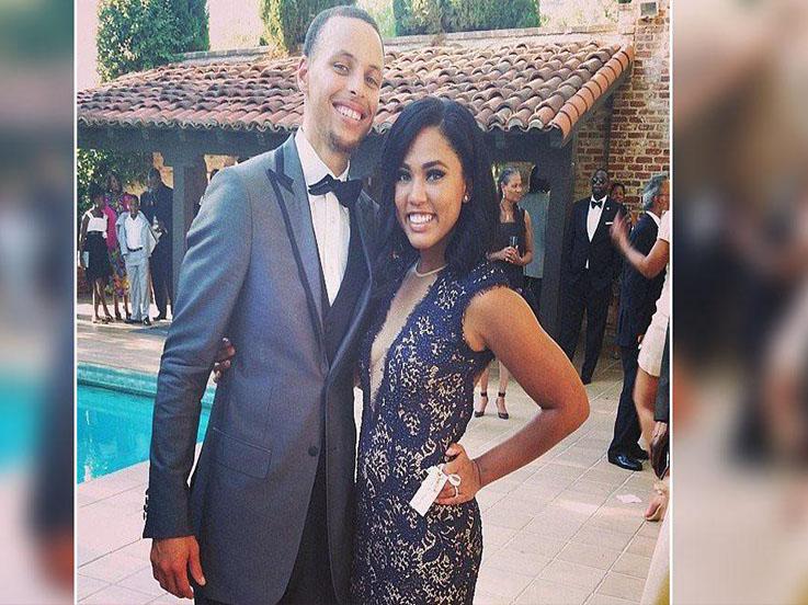 Ayesha Curry (kanan), istri dari Stephen Curry. Copyright: instagram