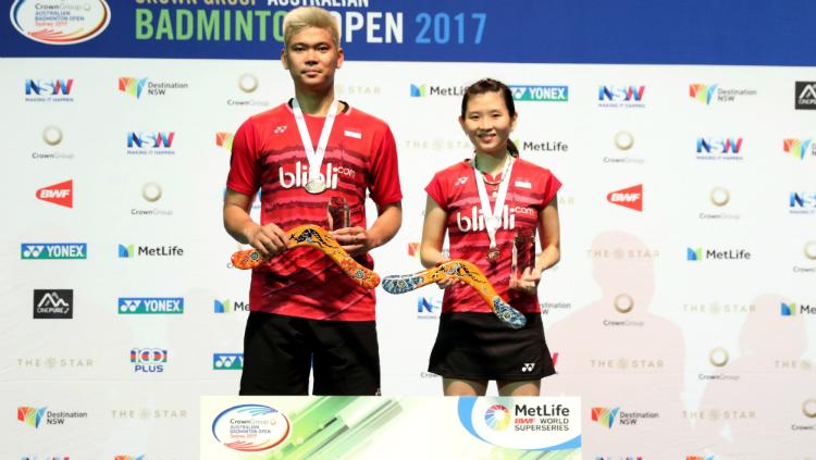 Praveen Jordan/Debby Susanto di podium Australia Open 2017. Copyright: Humas PBSI