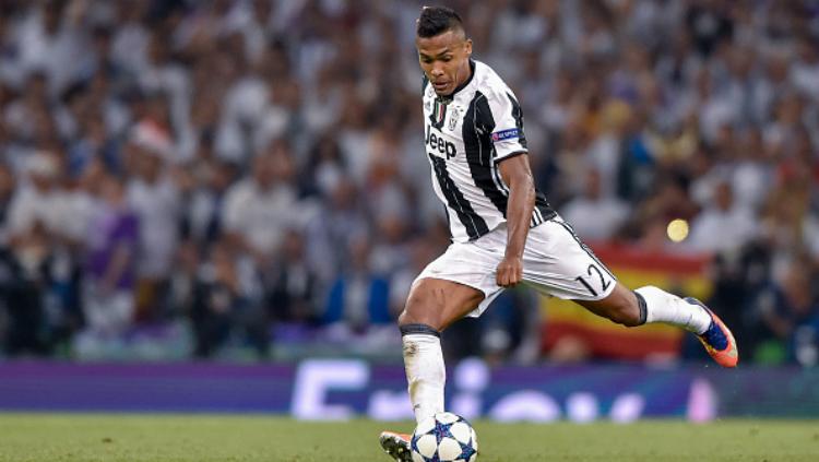 Bek kiri Juventus, Alex Sandro. Copyright: Indosport