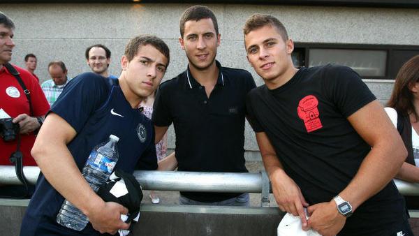 Hazard Bersaudara, Kylian Hazard (kiri), Eden Hazard (tengah), dan Thorgan Hazard. Copyright: Ie10sport