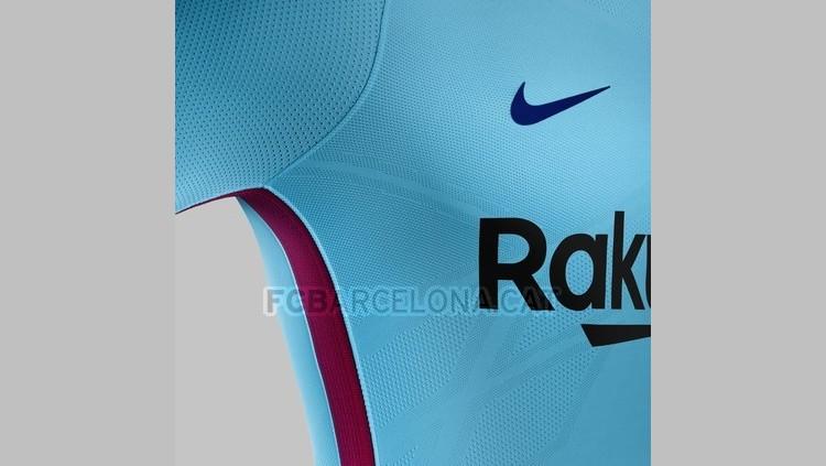 Tampilan jersey tandang Barcelona musim 2017-18. Copyright: fcbarcelona.com