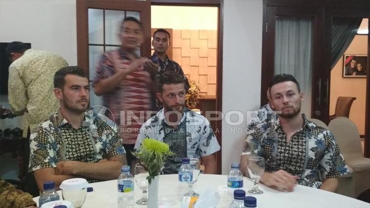 PSM Makassar bertamu ke kediaman Jusuf Kalla dalam suasana Lebaran. Copyright: Basri/INDOSPORT