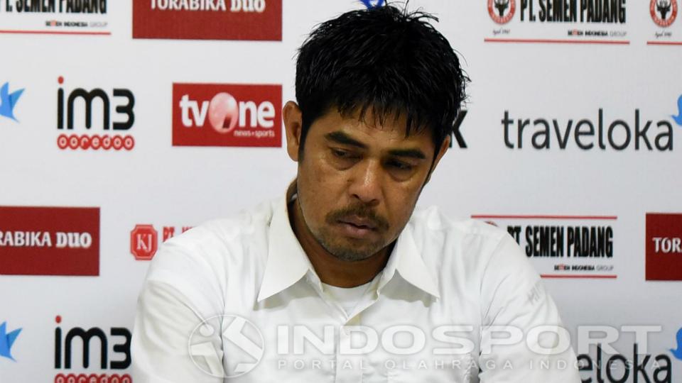 Nilmaizar resmi meninggalkan jabatannya sebagai pelatih Semen Padang. - INDOSPORT