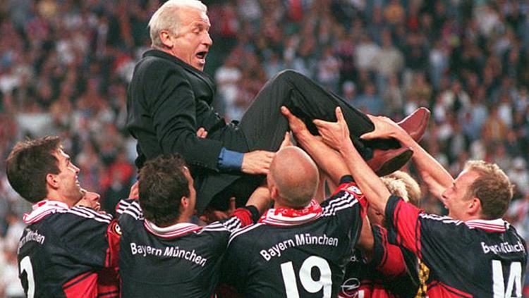 Jersey Bayern Munchen era 90-an. Copyright: Daily Mail