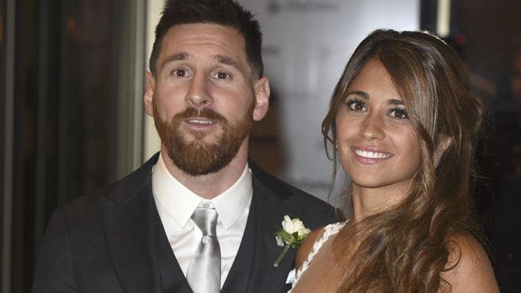 Megabintang Barcelona, Lionel Messi resmi meminang Antonella Roccuzzo.