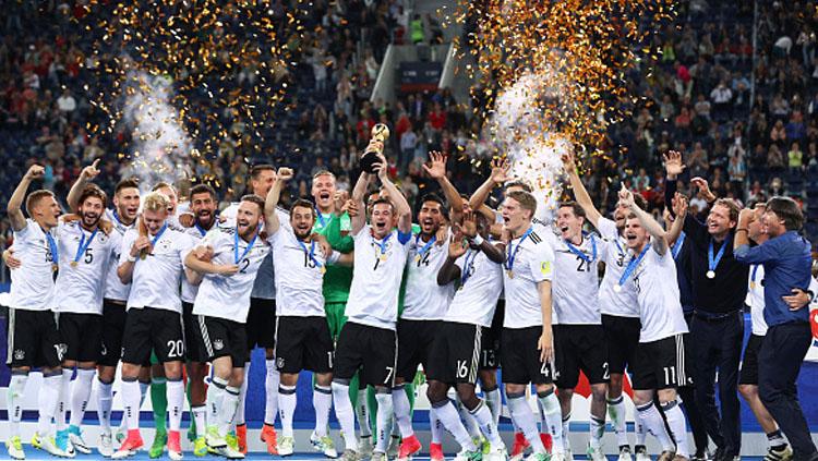 Ekspresi kegembiraan wajah para pemain timnas Jerman usai menerima piala konfederasi 2017.