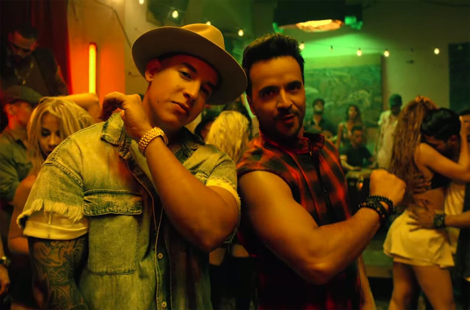 Daddy Yankee dan Luis Fonsi, dua penyanyi lagu Despacito. Copyright: Billboard