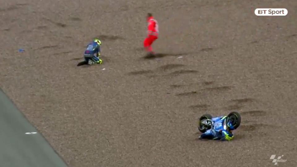 Andrea Iannone pembalap motogp asal Itali terjatuh. Copyright: BT Sport