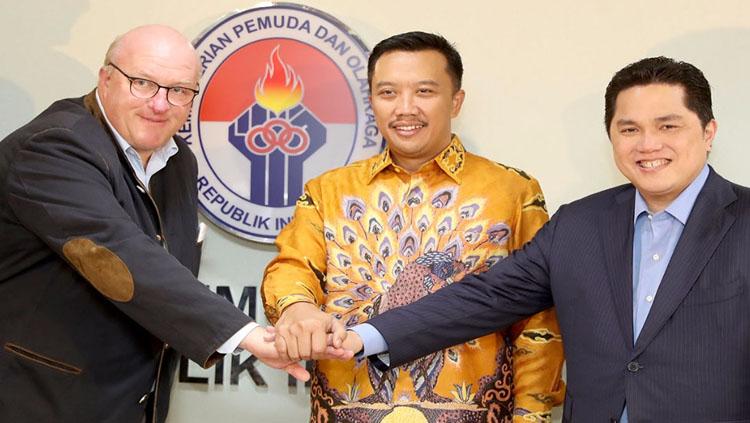 Imam Nahrawi dan Erick Thohir bertemu dengan perwakilan FIBA. Copyright: Humas Kemenpora