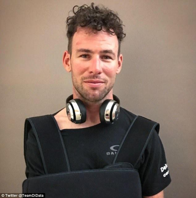 Kondisi Mark Cavendish pasca kecelakaan di Tour de France 2017. Copyright: Twitter @TeamDiBata