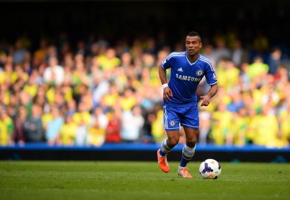 Ashley Cole saat masih berseragam Chelsea. Copyright: INDOSPORT