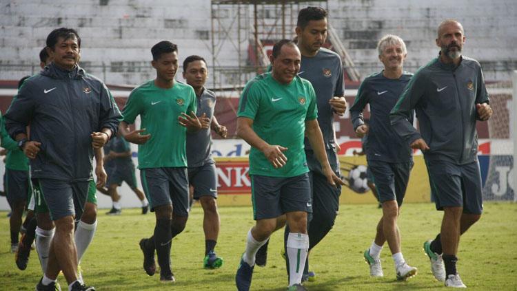 Edy Rahmayadi saat ikut jalani latihan bersama Timnas U-22 dan U-19. Copyright: pssi.org