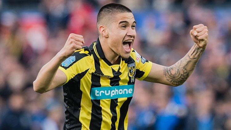 Kevin Diks selebrasi saat bersagam Vitesse. Copyright: INDOSPORT