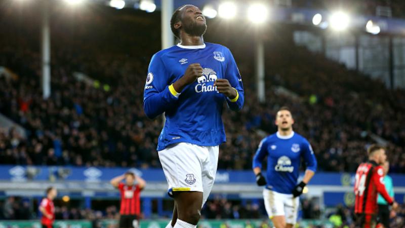 Romelu Lukaku merayakan gol ketiganya ke gawang Bournemouth. Copyright: INDOSPORT