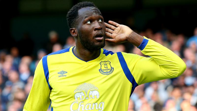 Romelu Lukaku merayakan golnya ke gawang Manchester City. Copyright: INDOSPORT