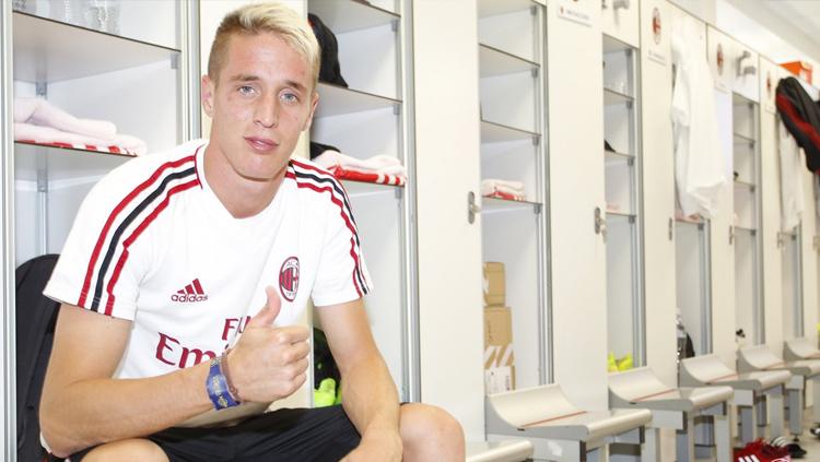 Andrea Conti tengah bersiap-siap lakukan tes medis dan fisik. Copyright: AC Milan