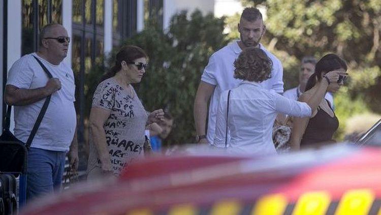 Ronaldo membawa serta sang ibu, Cristiano Jr. dan juga Georgina Rodriguez Copyright: Splash News via Mirror