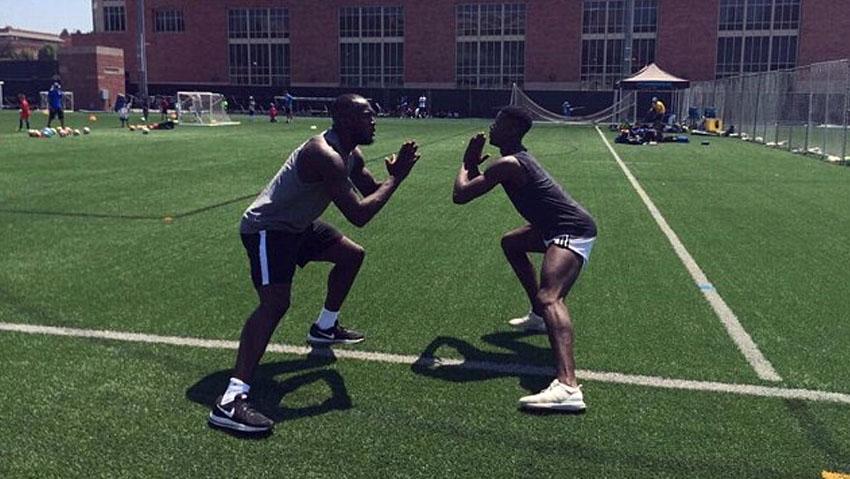 Romelu Lukaku saat berlatih bersama dengan Paul Pogba. Copyright: dailymail.co.uk/Instagram/Paul Pogba