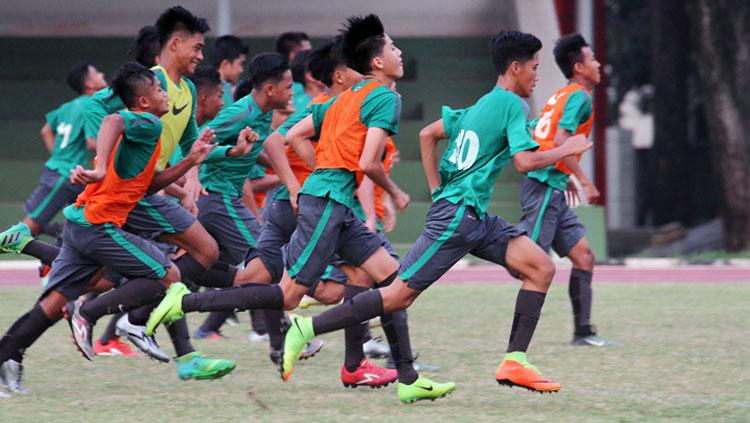 Pemain Timnas Indonesia U-16 saat jalani latihan. Copyright: Dewo/PSSI