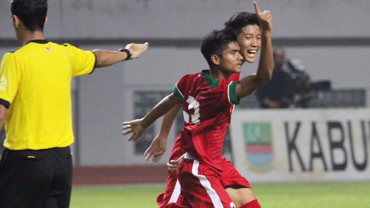 Selebrasi pemain Timnas Indonesia U-16 usai menang 4-0 melawan Singapura. Copyright: Dewo/PSSI