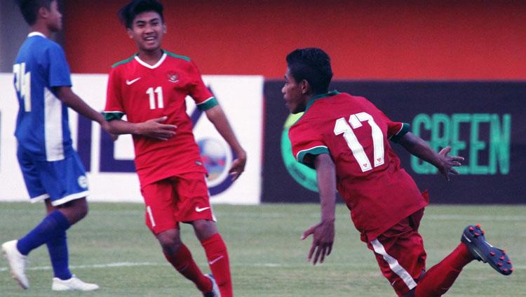 Hamsah Lestaluhu (no 17) saat melakukan selebrasi. - INDOSPORT