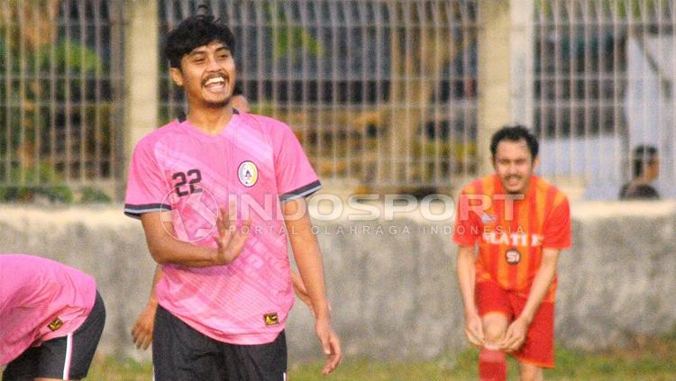 Chandra Lukmana dipastikan absen cukup panjang akibat ligamen. Copyright: Prima Pribadi/INDOSPORT