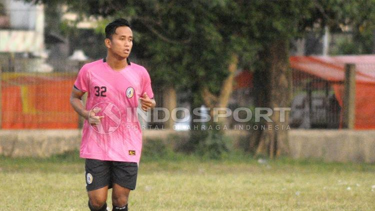 Cedera termpurung lutut memaksa Rama Yoga menyingkir dari lapangan. Copyright: Prima Pribadi/INDOSPORT