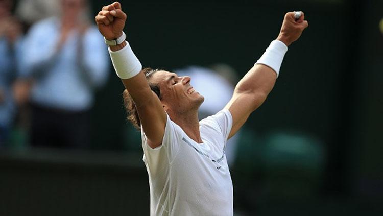 Petenis asal Spanyol, Rafael Nadal melakukan perayaan kemenangan. Copyright: Indosport.com