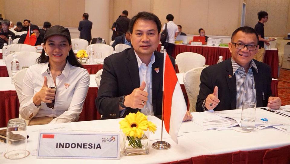 Politisi Azis Syamsuddin menyampaikan pengunduran diri sebagai Wakil Ketua DPR RI usai ditetapkan sebagai tersangka kasus suap oleh KPK.