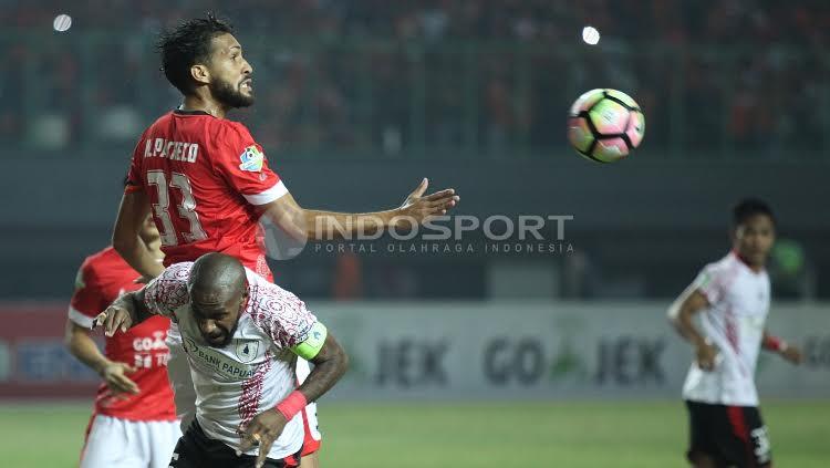 Babak I Persija vs Persipura. Copyright: Herry Ibrahim/Indosport.com