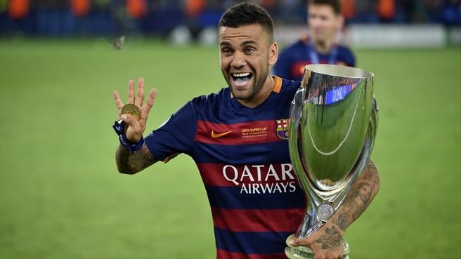 Dani Alves saat masih perkuat Barcelona. Copyright: UEFA