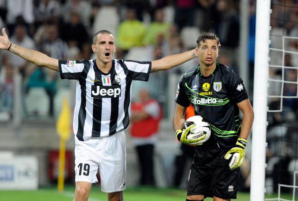 Antonio Mirante (kanan) saat memperkuat Parma. Copyright: INDOSPORT