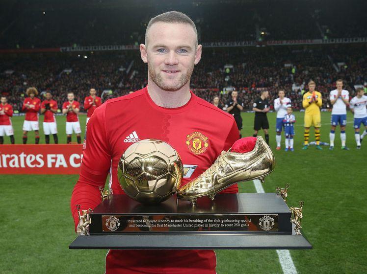 Wayne Rooney menjadi pencetak gol terbanyak Man United. Copyright: Metro