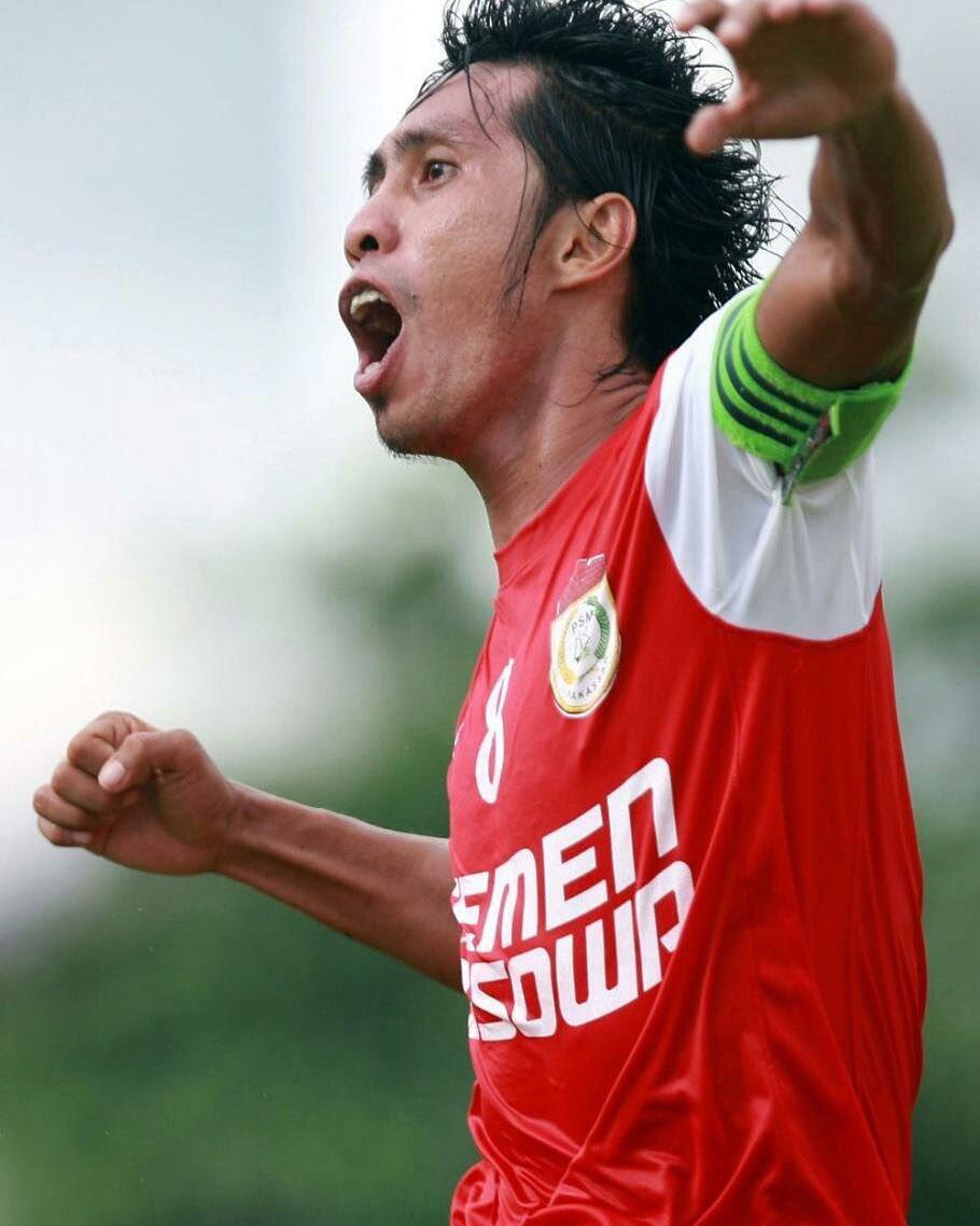 Selebrasi Syamsul usai cetak gol ke gawang Bhayangkara FC. Copyright: twitter.com/ghapoerno0chk