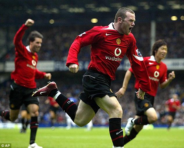 Selebrasi Wayne Rooney usai mencetak gol ke gawang Everton. Copyright: internet