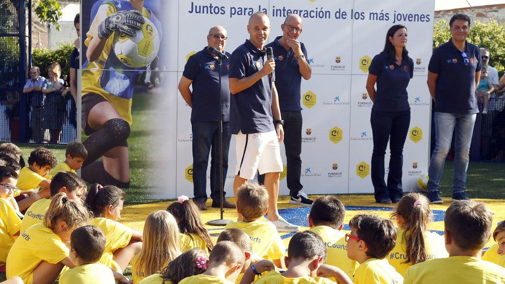 Andres Iniesta dalam memberikan pidato kepada Sekolah Fuentealbilla. Copyright: Jose Antonio Sanz/Marca