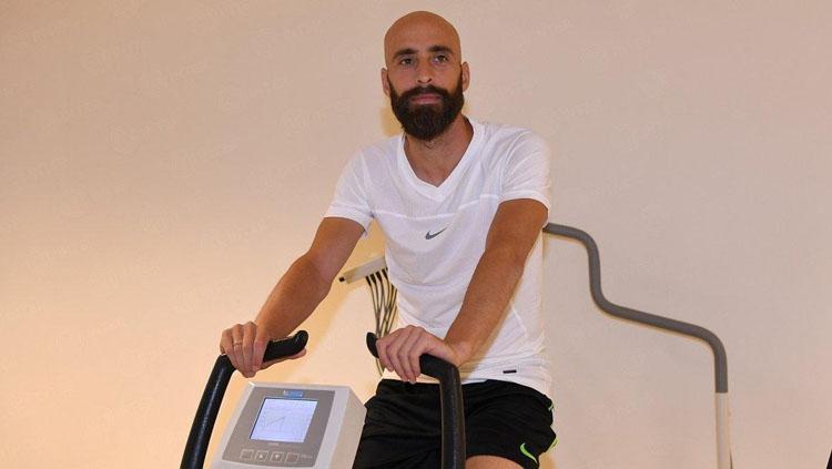 Borja Valero saat jalani tes medis bersama Inter Milan. Copyright: sportskeeda