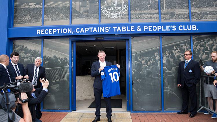 Wayne Rooney saat diperkenalkan Everton kepada media. Copyright: INDOSPORT