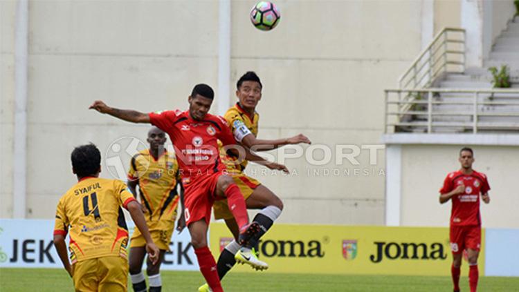 Nilmaizar membuka peluang menggeser posisi Vendry Mofu untuk menjadi striker. Copyright: Indosport/Taufik Hidayat