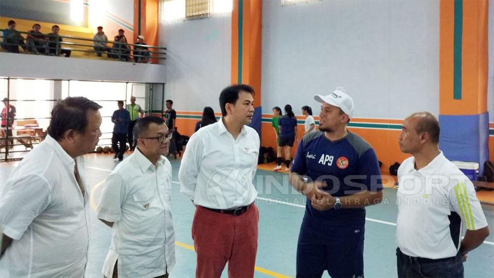CDM Sea Games, Aziz Syamsudin mengunjungi pelatnas Timnas Futsal Putri di Lapangan My Futsal, Kebayoran Lama, Jakarta, Rabu, (12/07/17). Copyright: Muhammad Adi Yaksa/Indosport.com