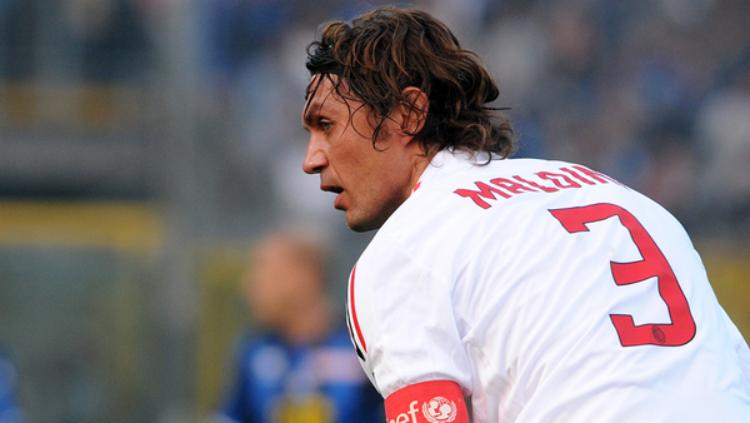 Paolo Maldini mengenakan jersey nomor 3. Copyright: Scoopnest