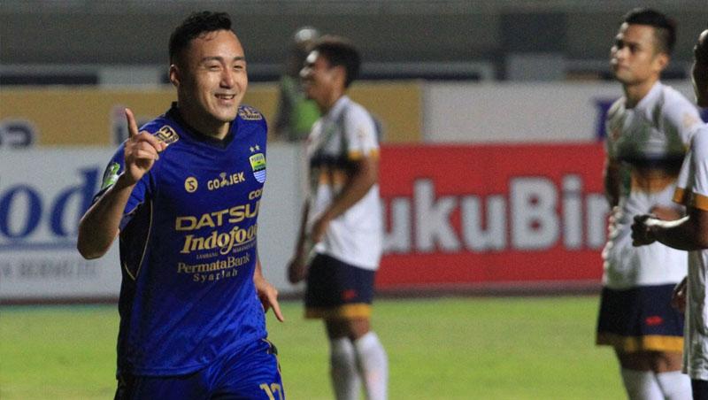 Selebrasi Shohei Matsunaga (Persib Bandung) saat menjebol ke gawang Persela Lamongan. Copyright: Twitter@Liga1Match